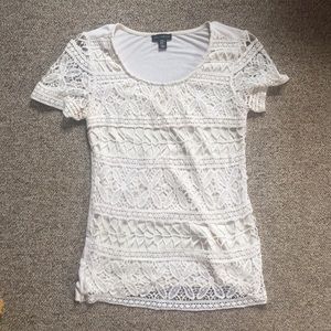 Summery lace-lined tshirt